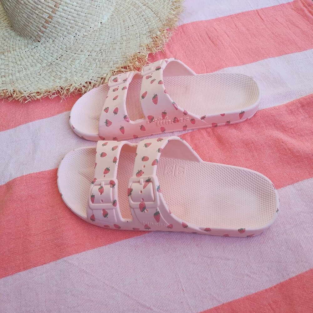 Freedom Moses Tuti Baby Slides from the Summer 2022 Jilly Box | Size 36/37